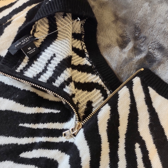 Ann Taylor zebra Sweater NWOT - Picture 5 of 7